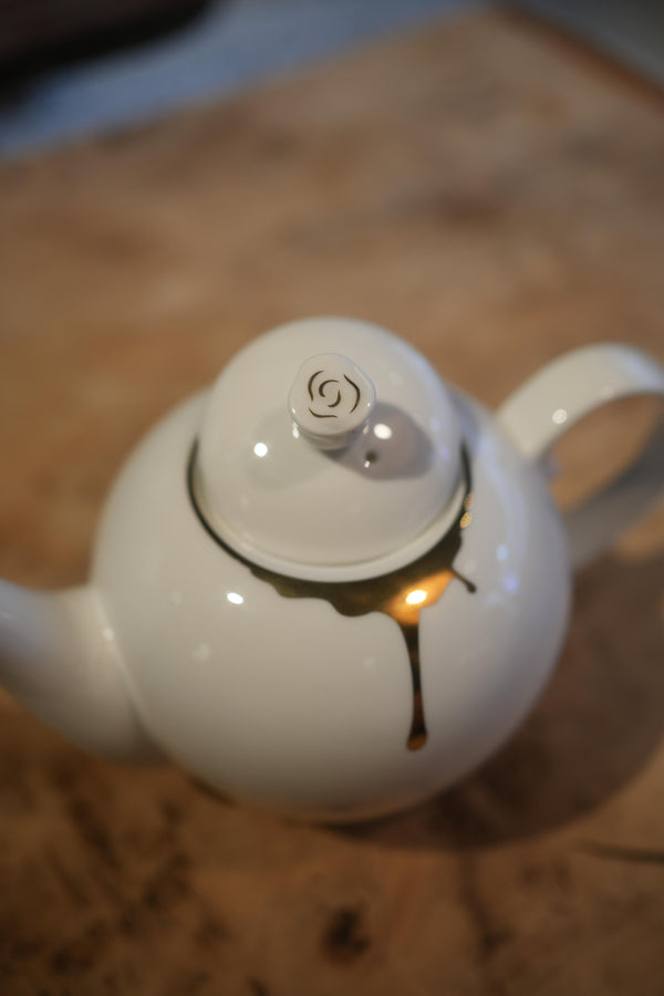 Lip Print Cup and Tea Pot