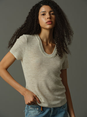 裝飾領口針織上衣