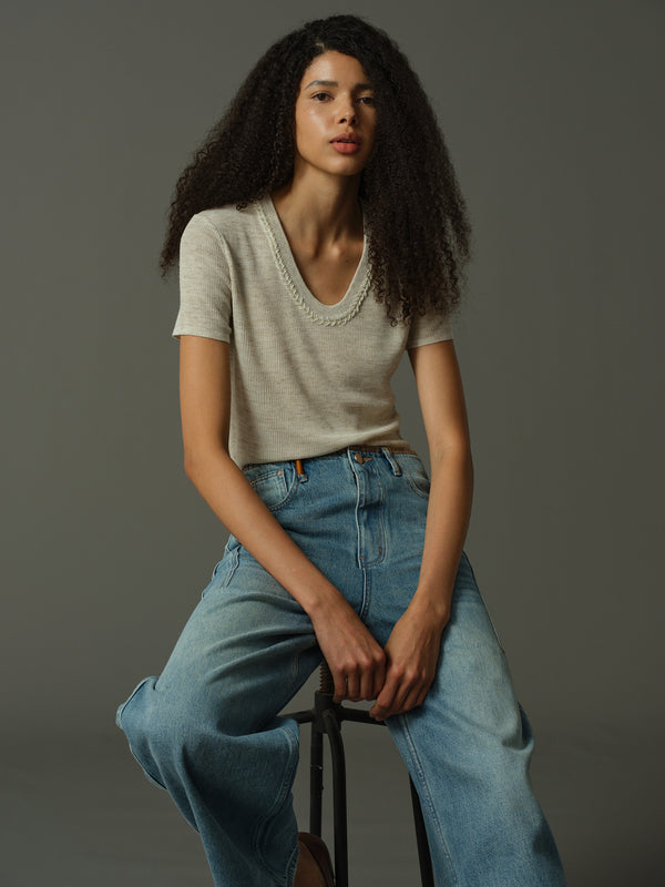 裝飾領口針織上衣