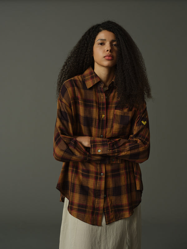 愛心刺繡格紋襯衫