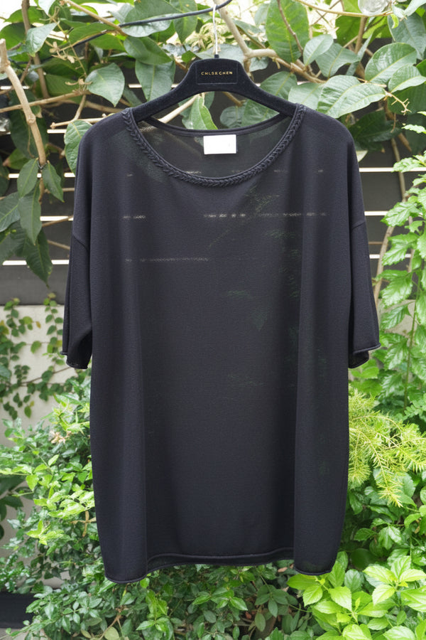  a black top hanging on the tree 